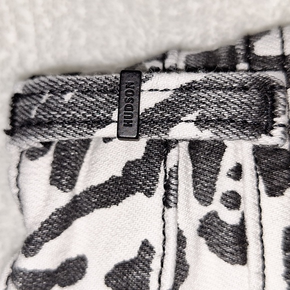 🐆 Hudson Barbara super skinny stretch animal print denim. Size 28. - Picture 9 of 15